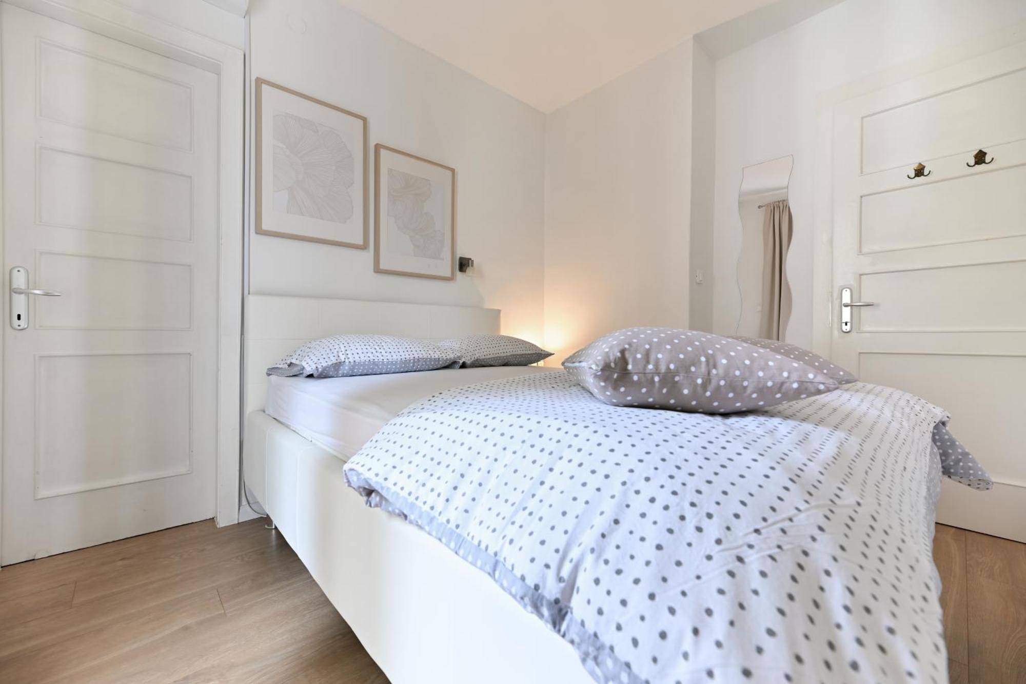 Apartment Near Center With Free Parking And Air Condition In Each Zadar